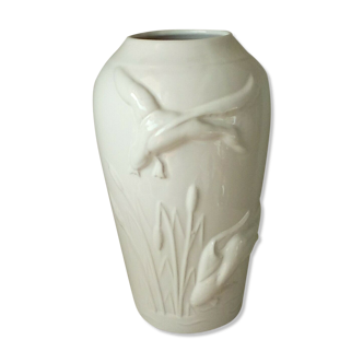 Porcelain vase thick white decor in relief duck flight