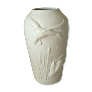 Vase en porcelaine epaisse blanche decor en relief envol de canard