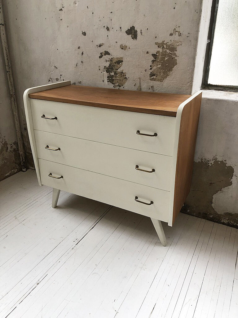 White vintage chest of drawers