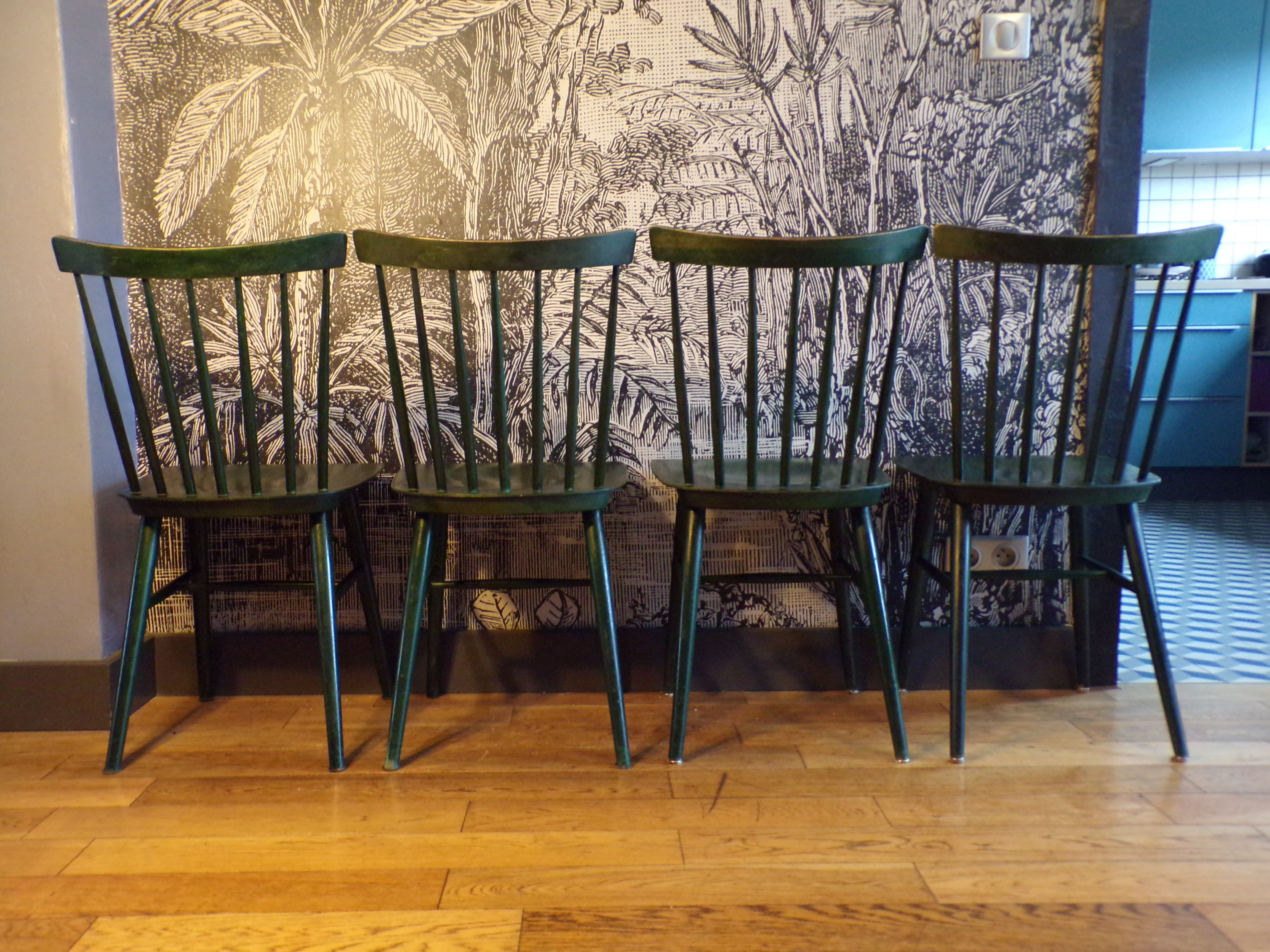 Suite 4 Scandinavian chairs Windsor