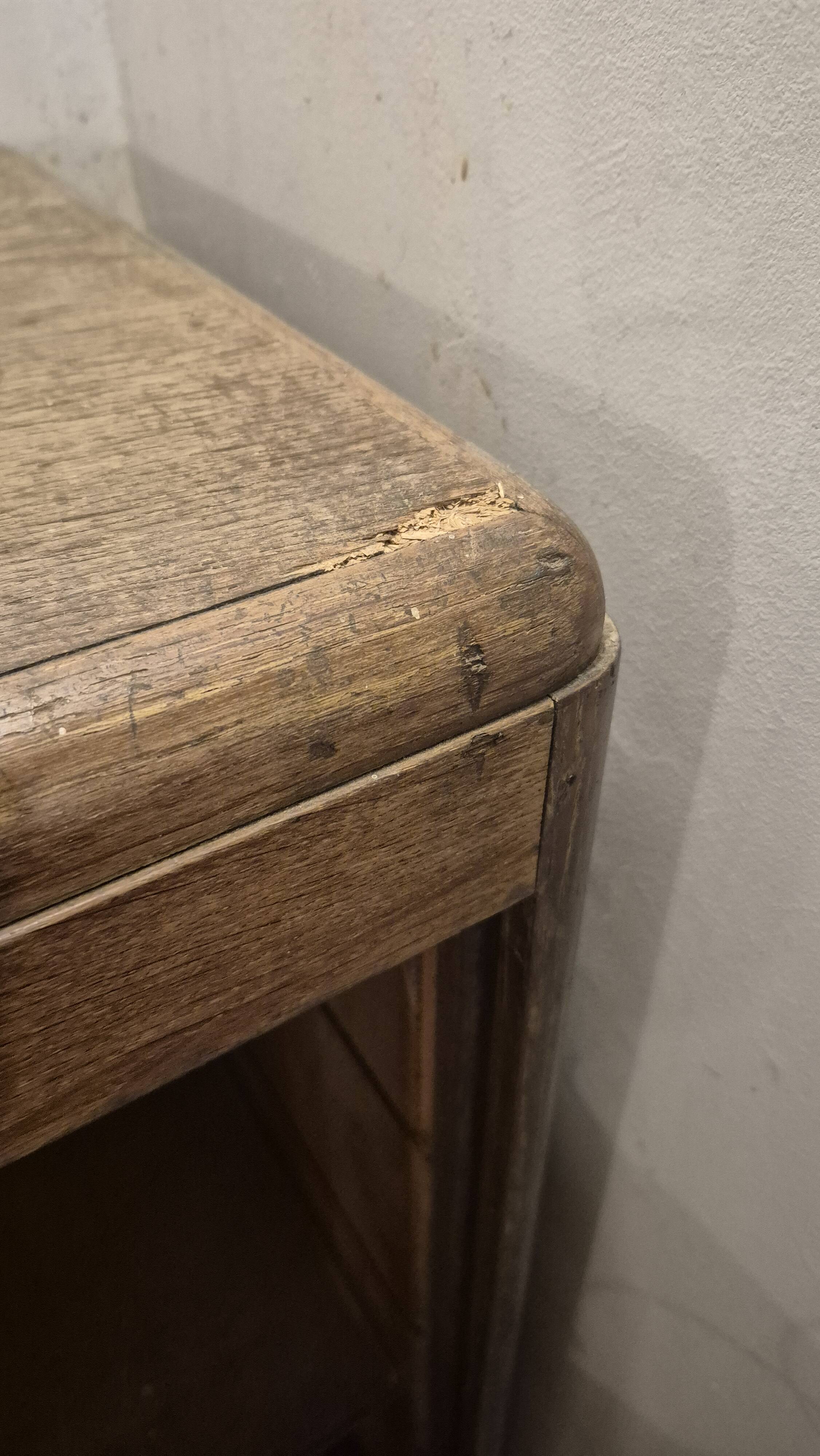 Beau meuble classeur ancien en bois, composé de 3 compartiments avec