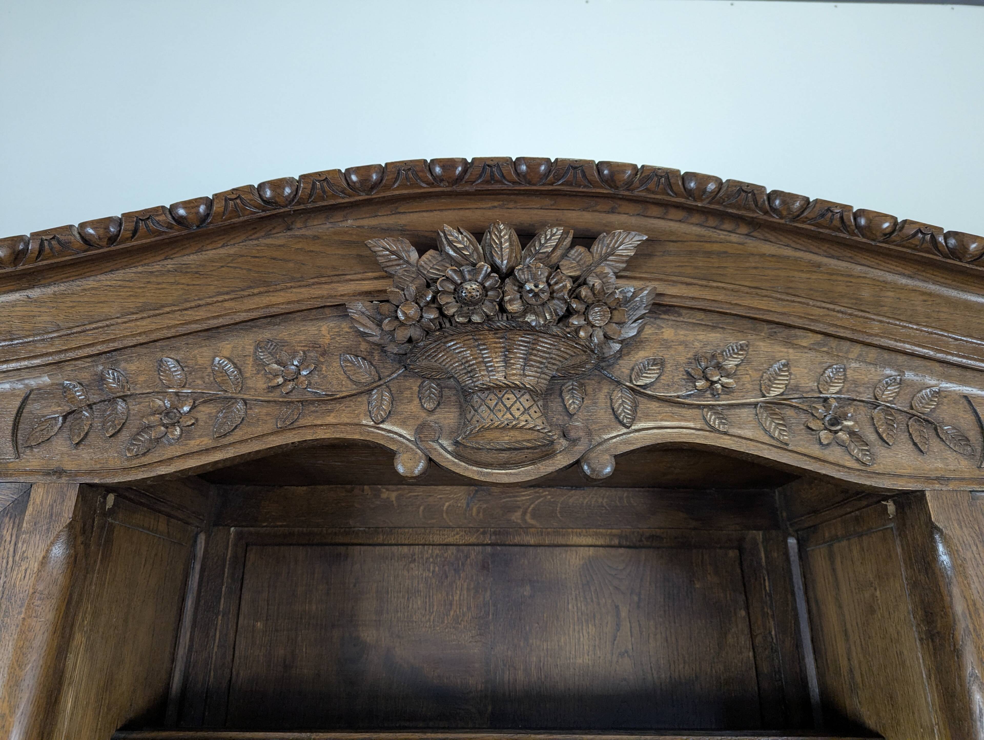 Carved Norman buffet Neo-rustic