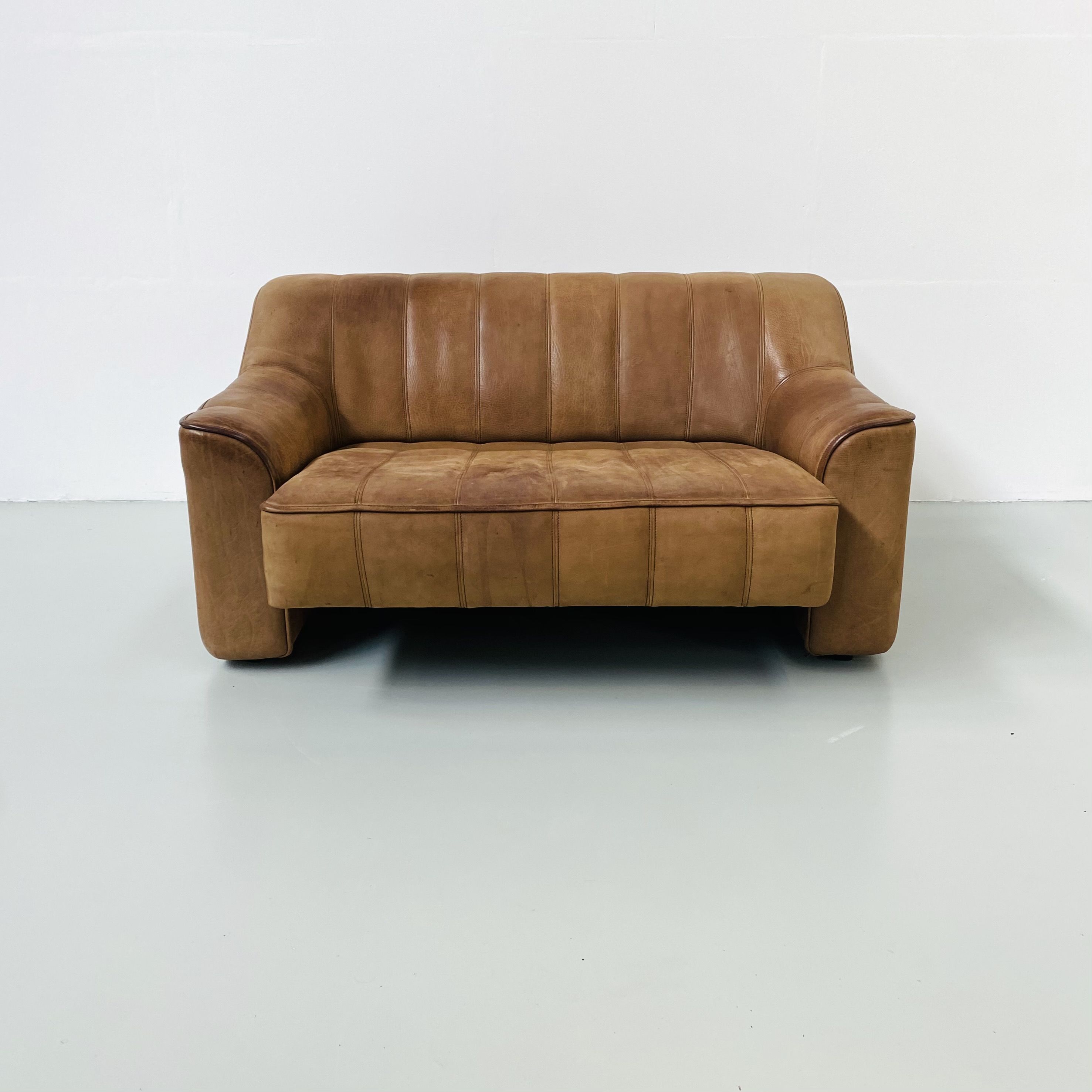 Mid-Century Swiss Cognac Leather DeSede DS-44  Extendable 2-seater Sofa by DeSede 1970s.