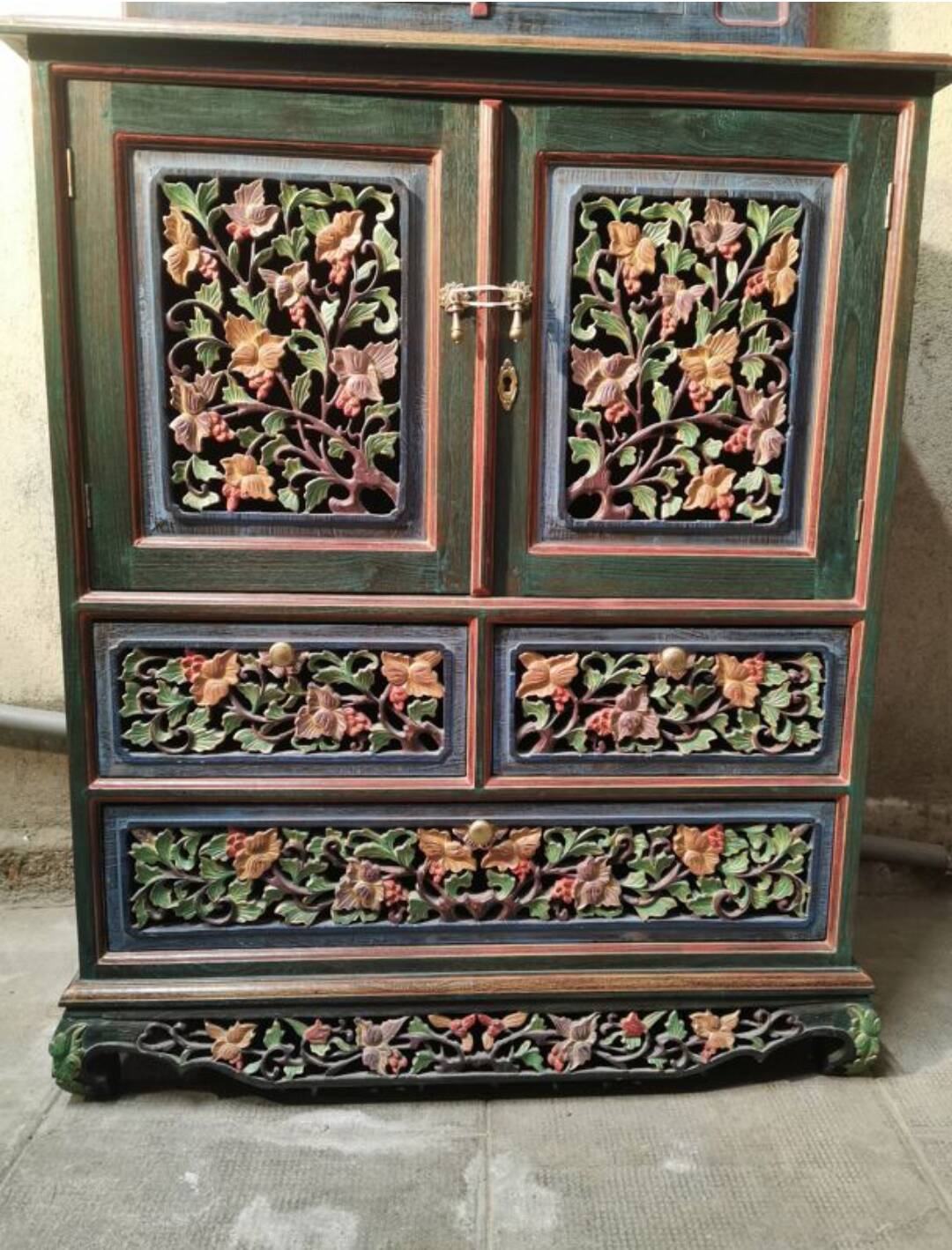 Buffet avec miroir balinais sculptés