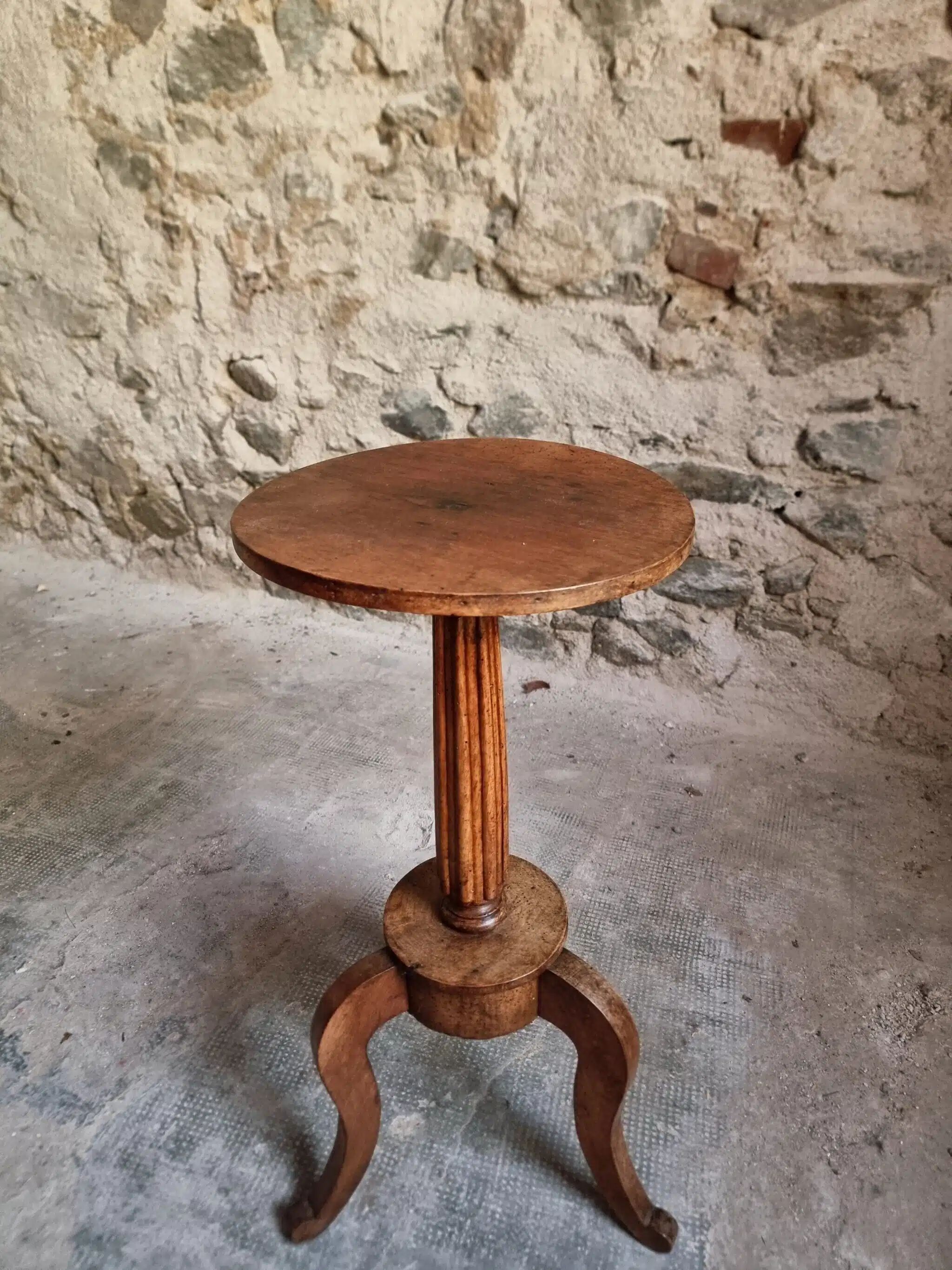Louis XVI antique guéridon, round pedestal table, solid walnut, circa 1900.
