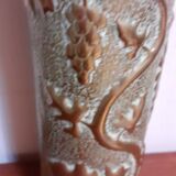 Vase en douille d'obus sculpté dans les tranchées