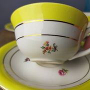 3 tasses et soucoupes Faïence de Gien décor de fleurs