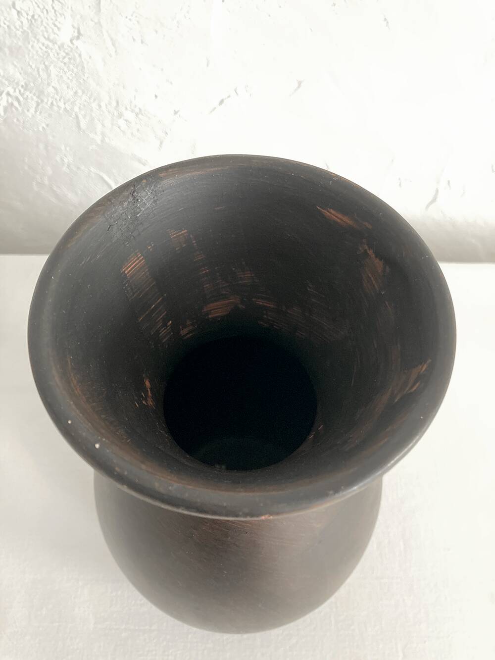 Ceramic vase painted in brown (wood effect), rounded model