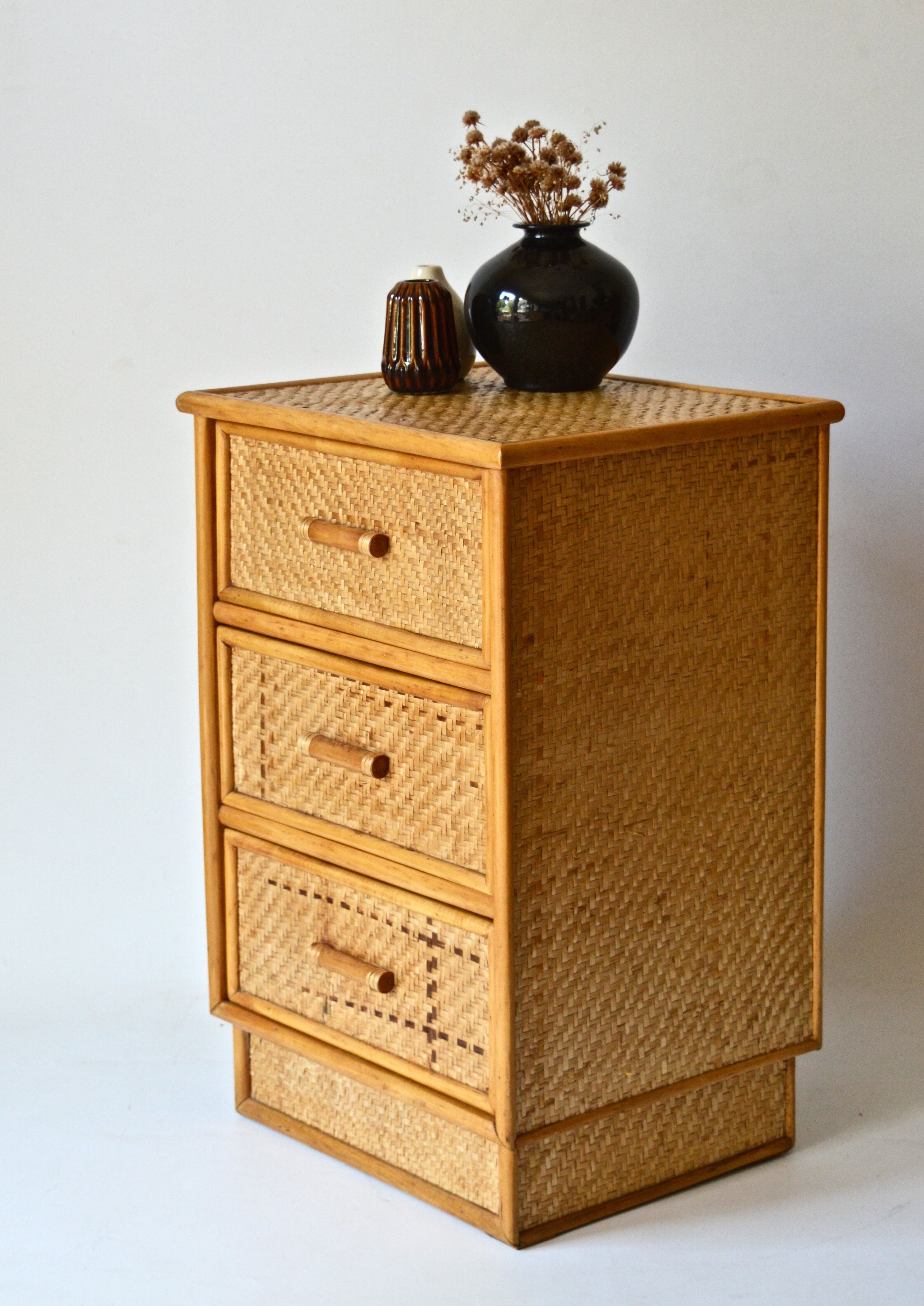 Wicker chest of drawers