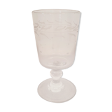 Verre à pied ancien sablé feuillage