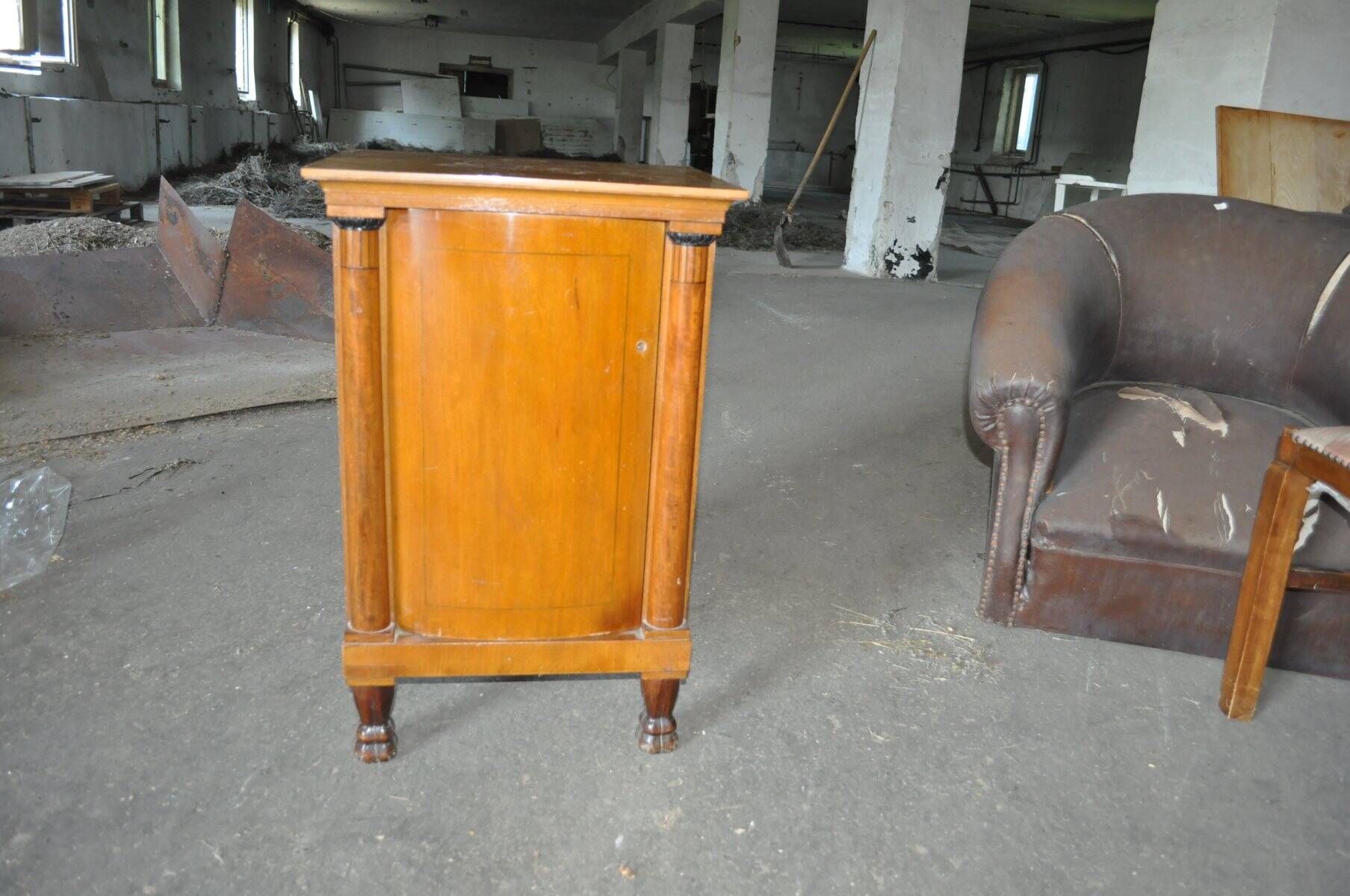 Table de chevet Biedermeier en noyer marron, meuble antique hongrois XIXe siècle