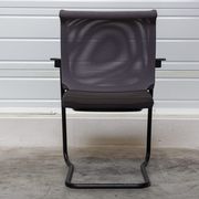 Chaise Sedus en tissu taupe et résille grise
