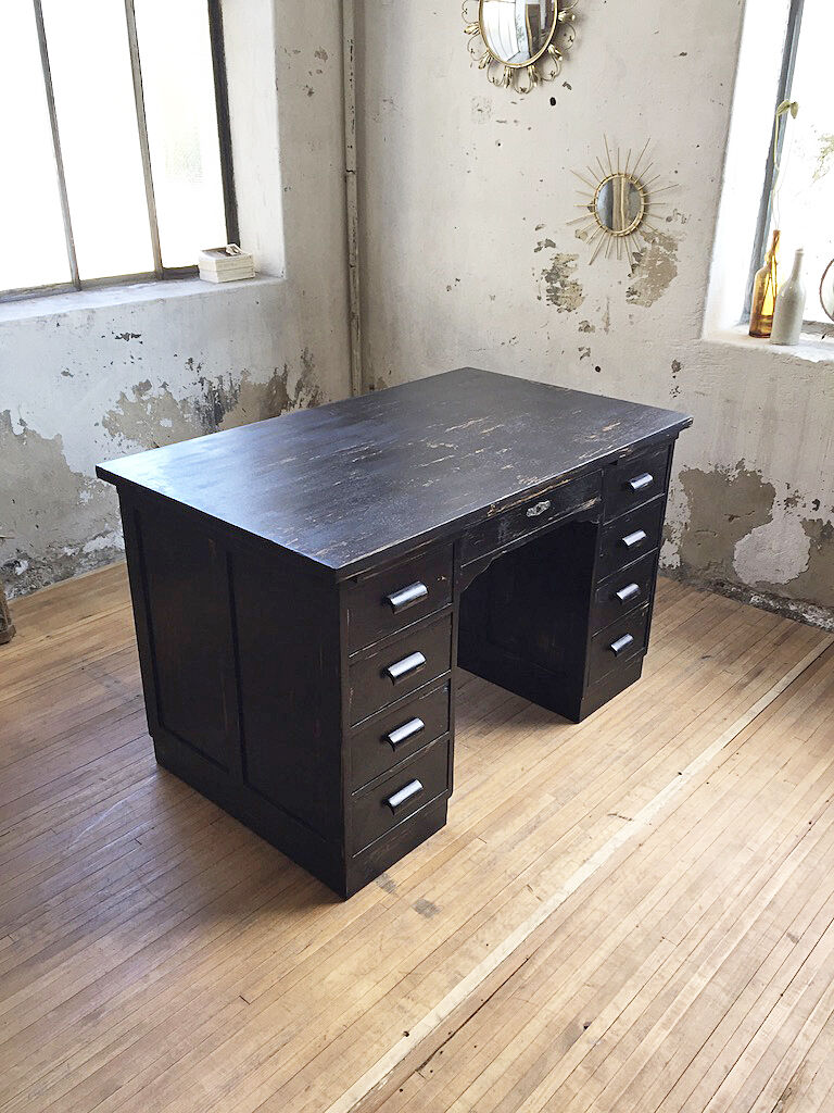 Bureau de notaire noir