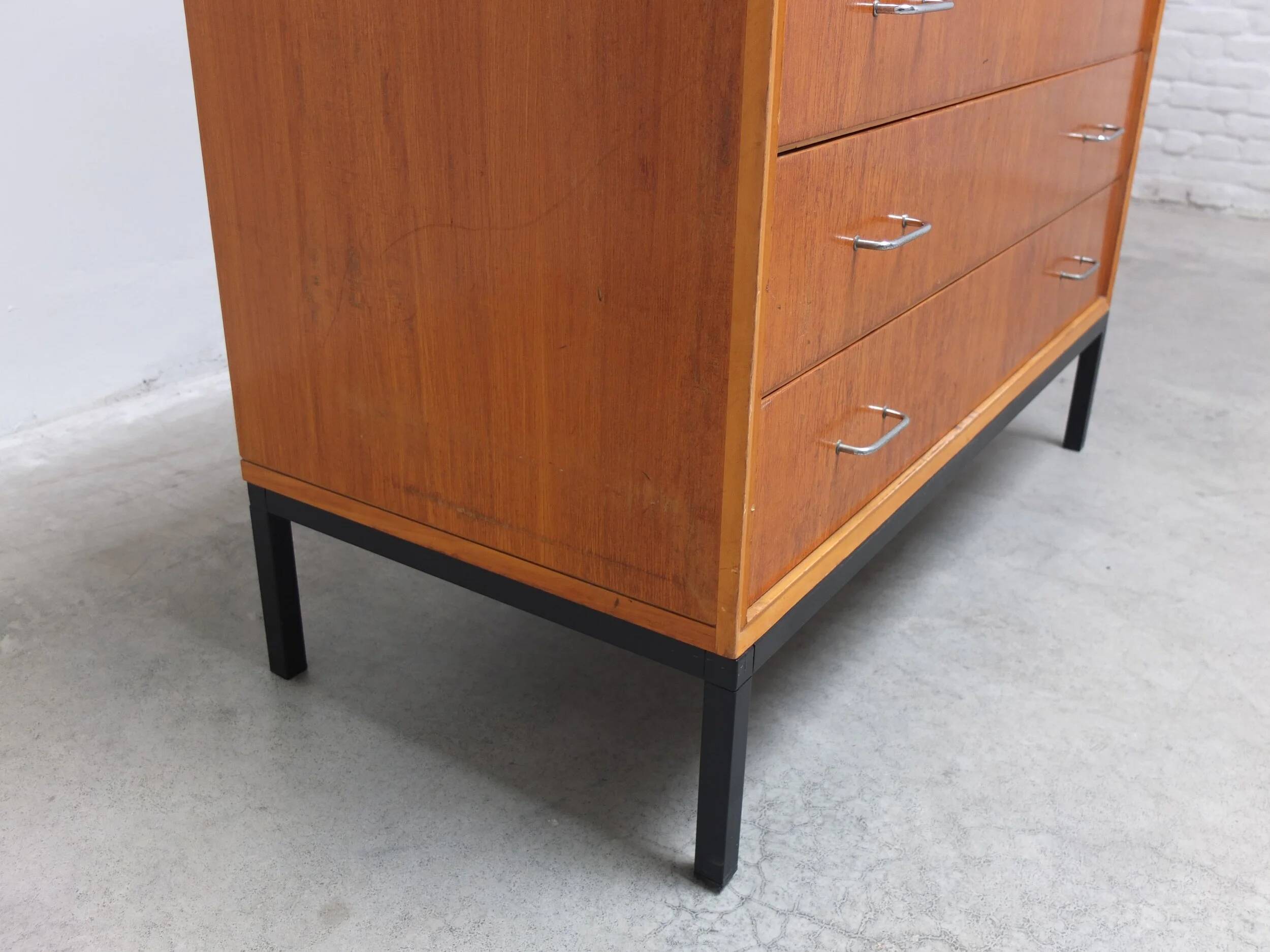 Commode des années 50 dans le style de Jos De Mey.