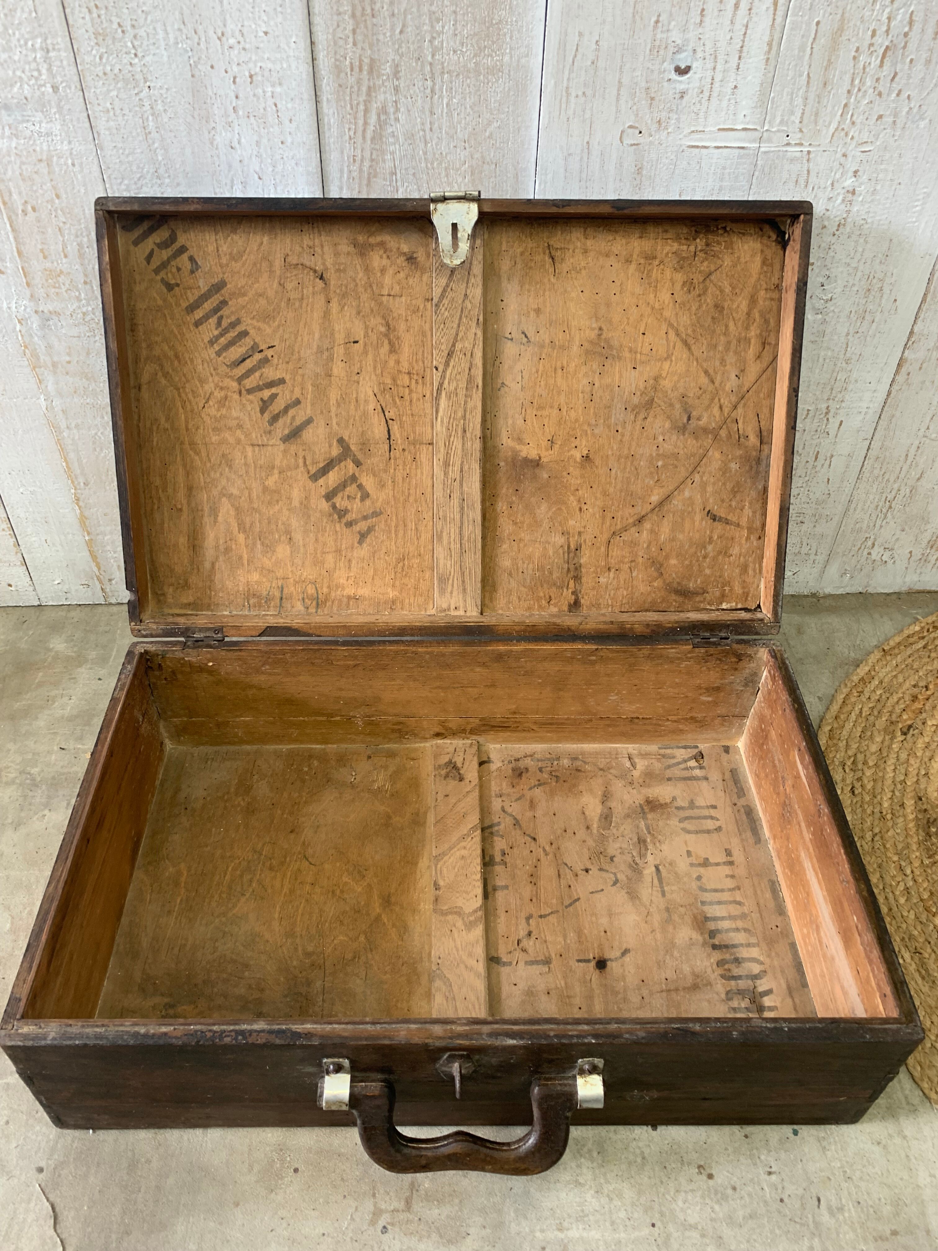 Valise en bois ancienne
