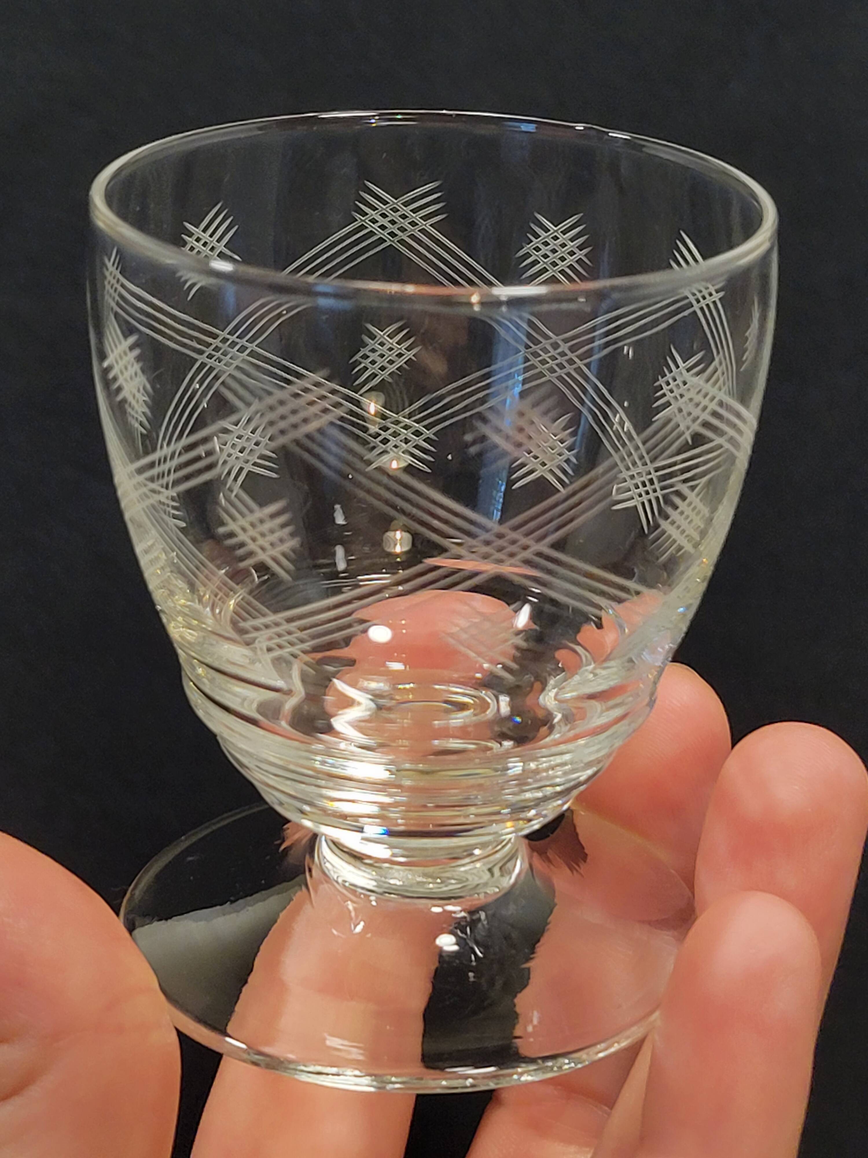 6 anciens verres à liqueur en cristal gravé ciselé art déco