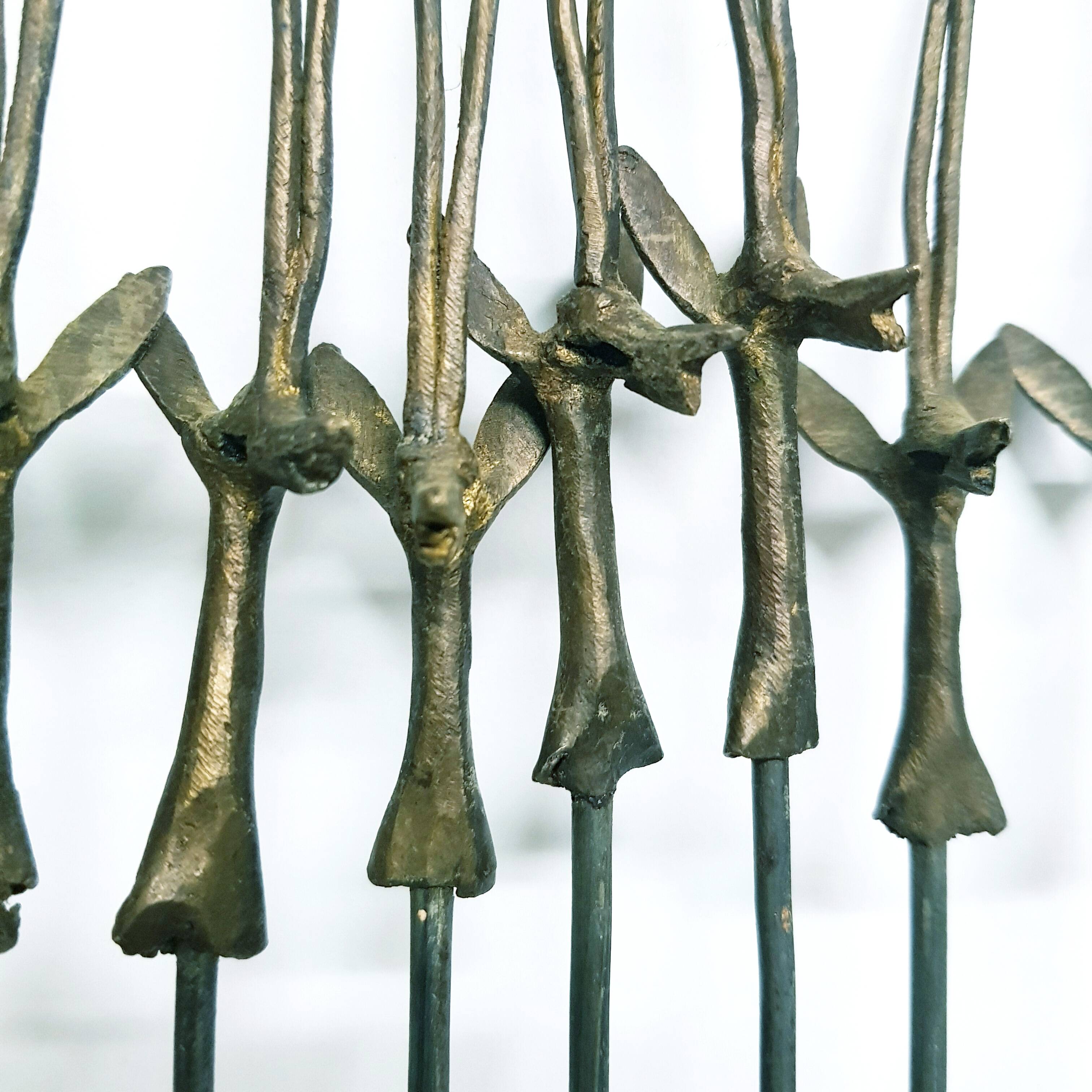 10 brochettes d'antilopes brutalistes
