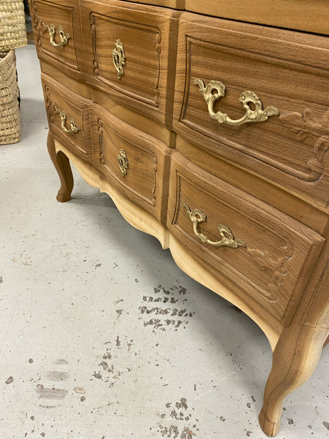 Louis XV style chest of drawers in raw wood