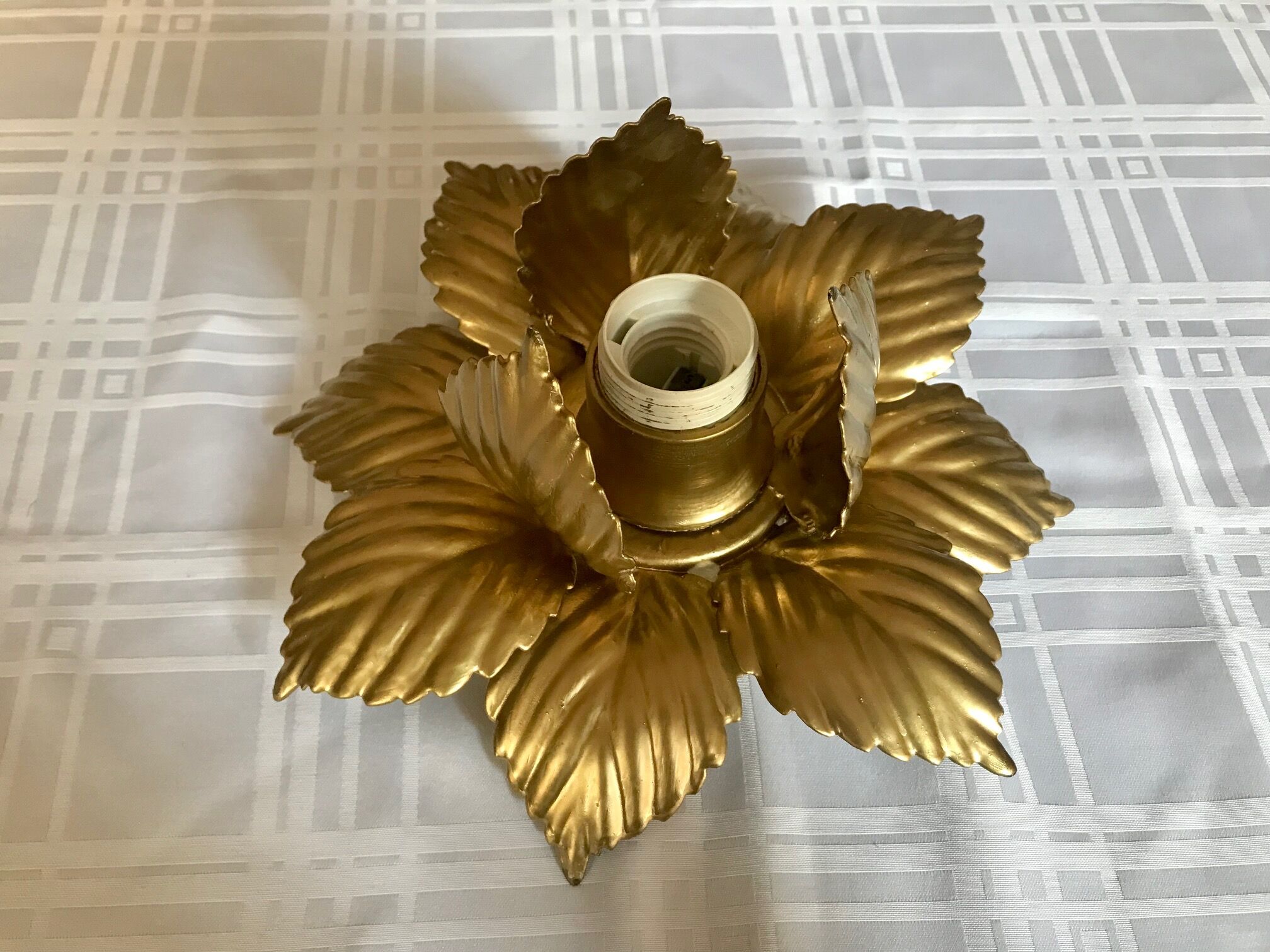 Golden flower wall lamp