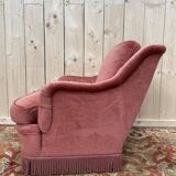 Fauteuil style crapaud en velours rose capitonné