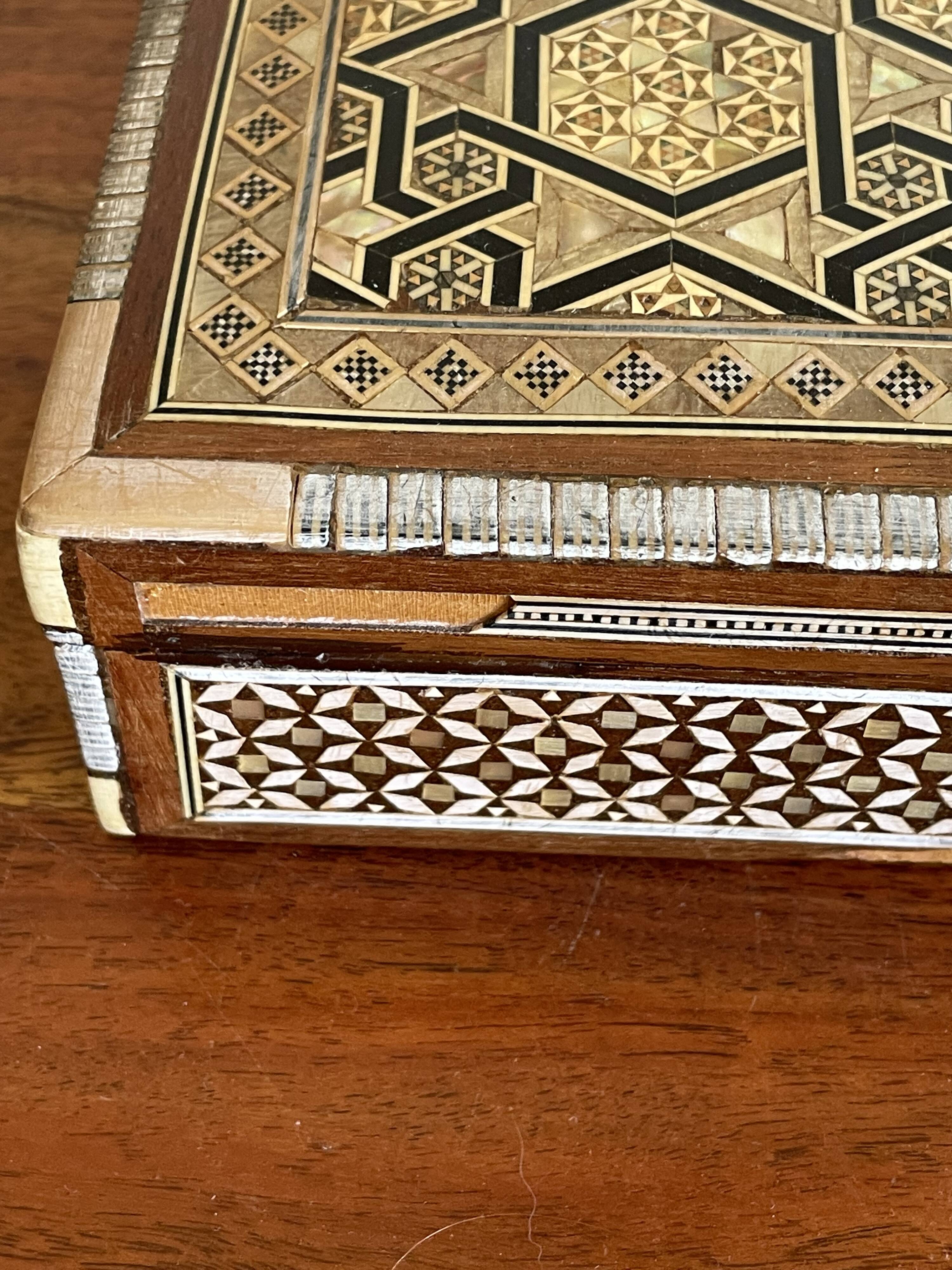Wood and mother-of-pearl box