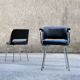 Paire de fauteuils conférence noirs et chrome années 60
