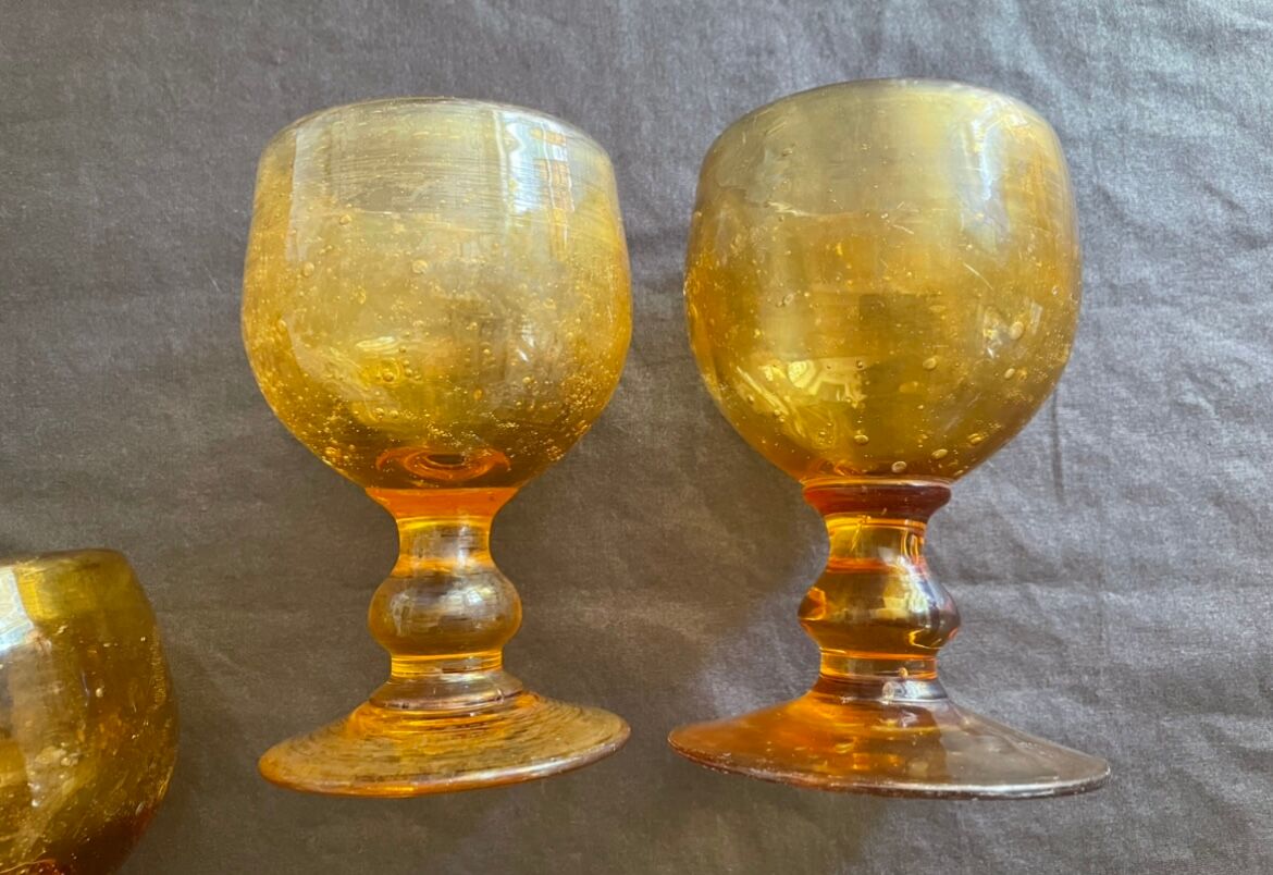 Amber bubble foot glasses