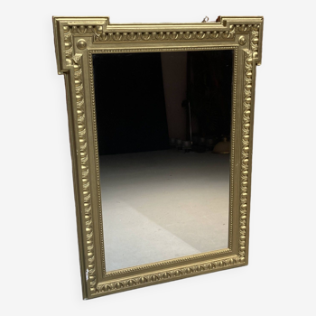 Miroir en bois peint doré