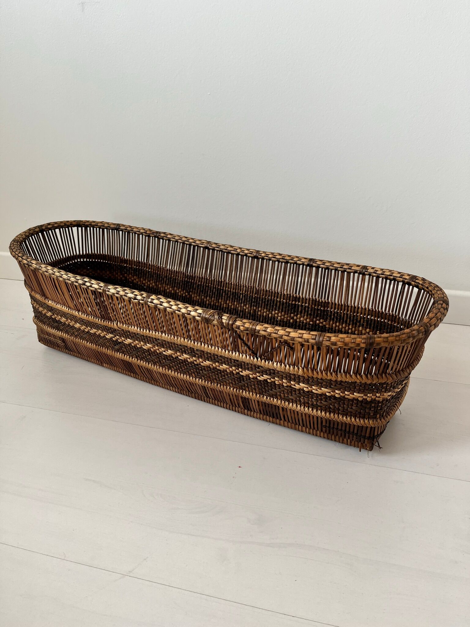 Pot cover in wicker and rattan