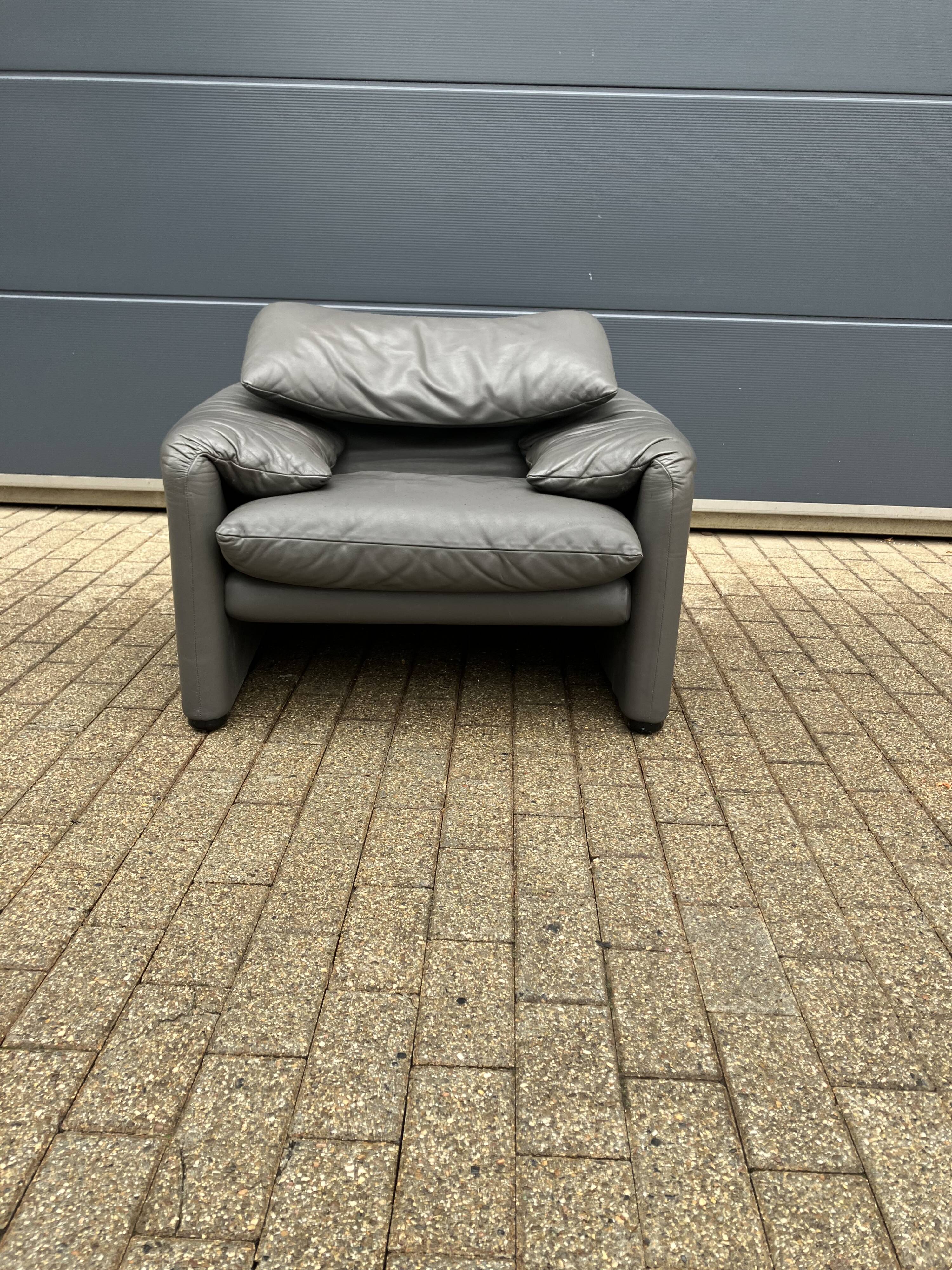 Cassina Maralunga 1zit original Anthracite and gray Topstaat!