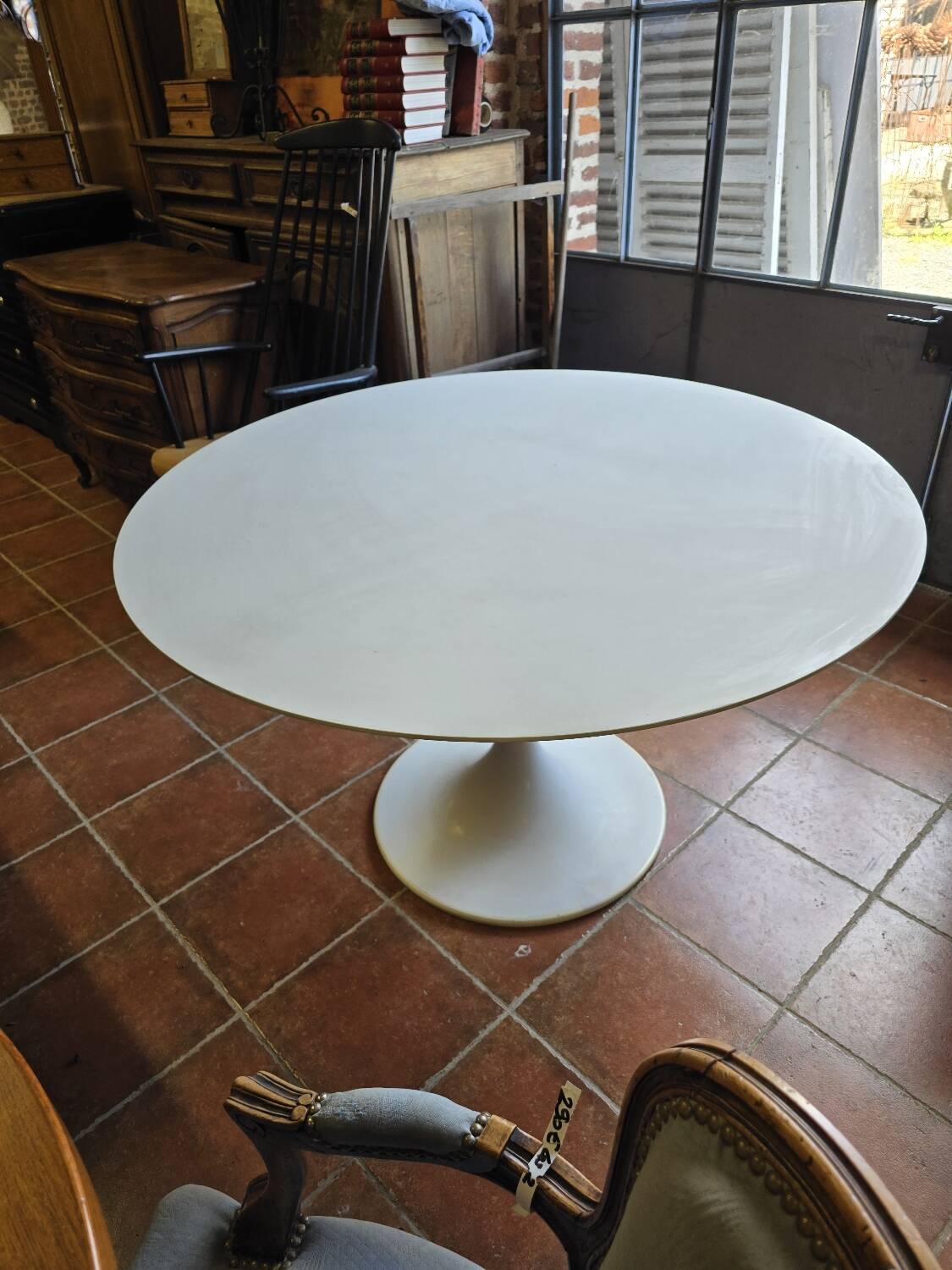Tulip foot table from the 70s, 120cms in diameter
