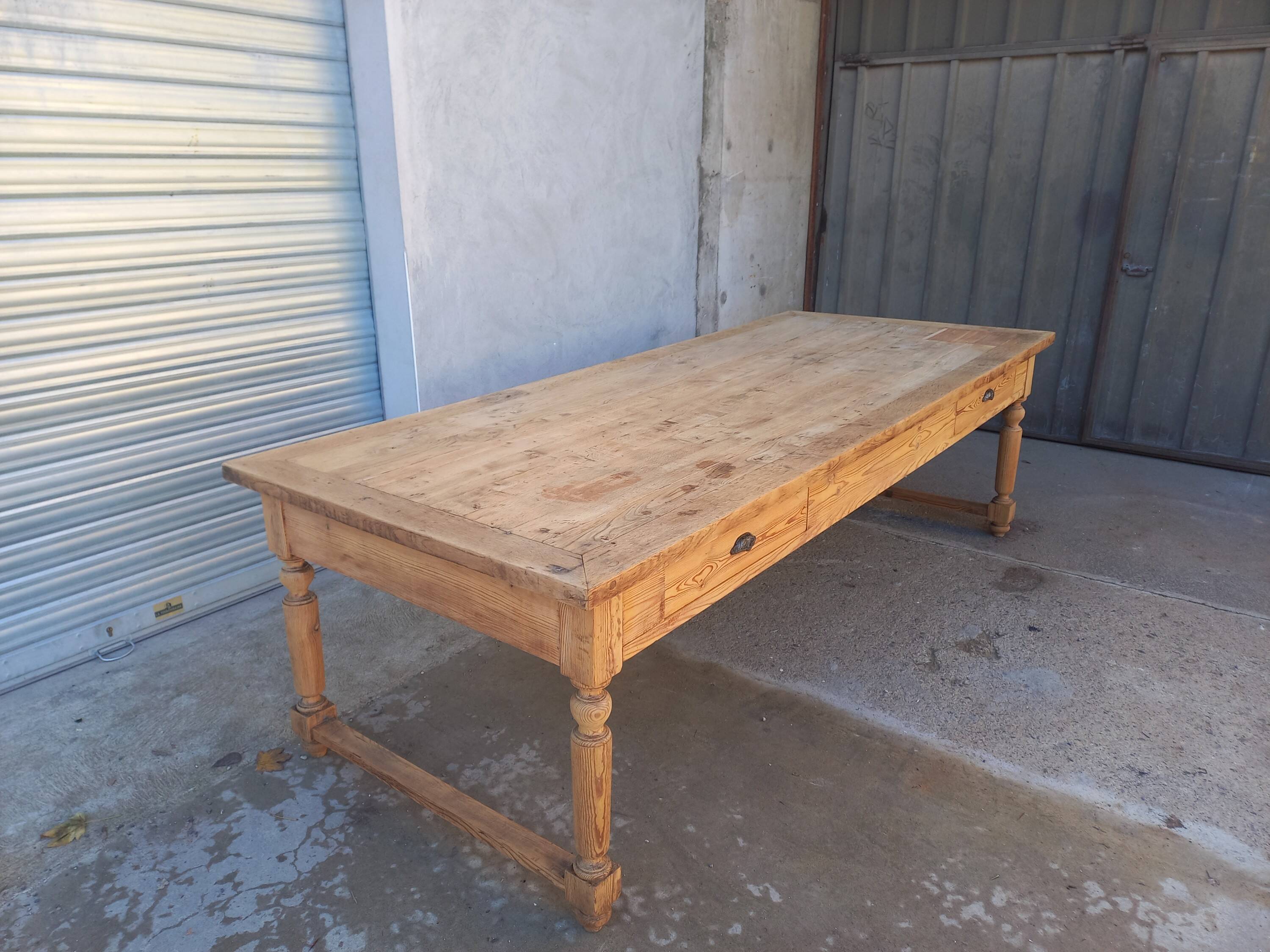 Grande table de communauté en chêne et sapin