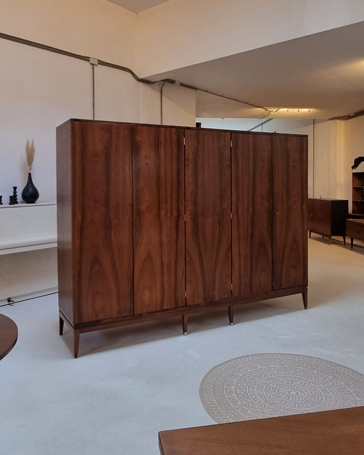 Armoire du milieu du siècle