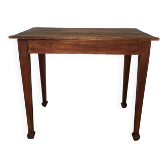 Spindle leg desk