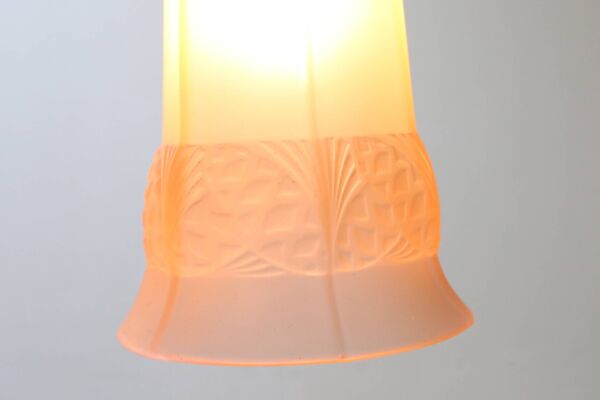 Lustre Art Déco en verre rose gravé, Belgique années 1930