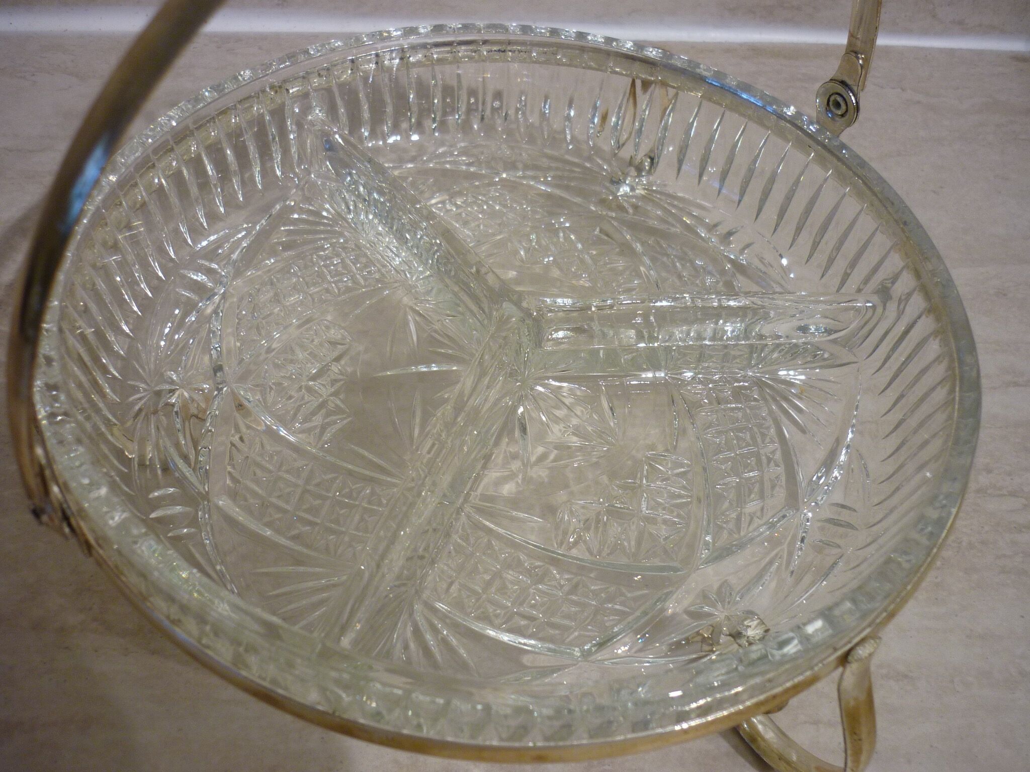 Chiseled glass plate