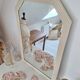 Miroir biseauté et mouluré beige