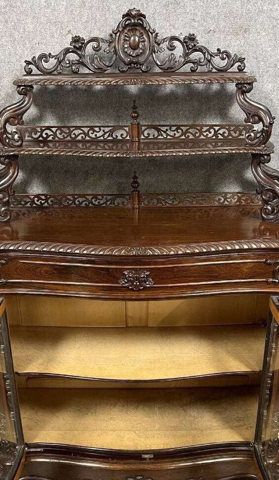 Superb curved display cabinet from the Napoléon III period, made of mahogany.