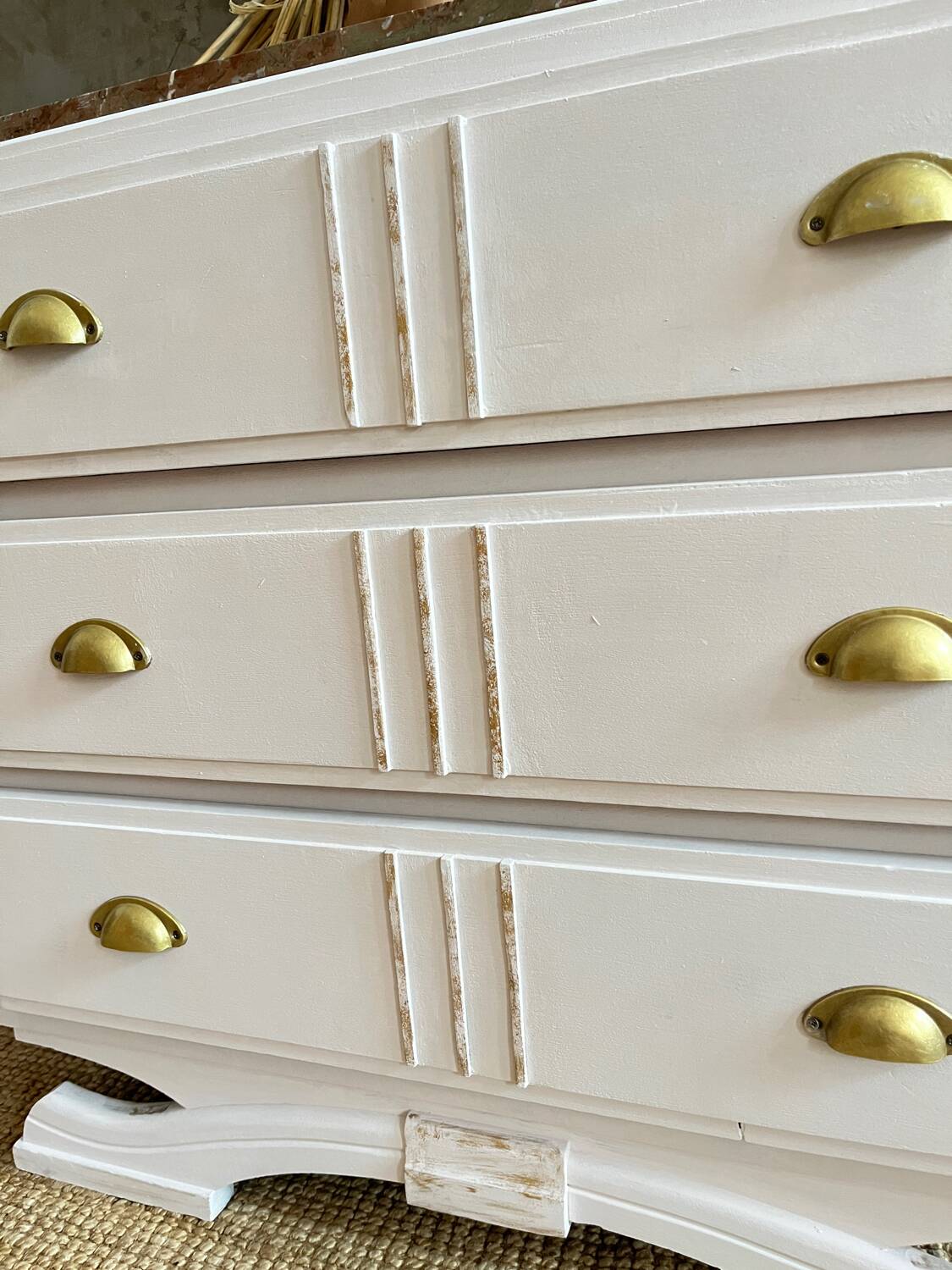 Mustache feet chest of drawers