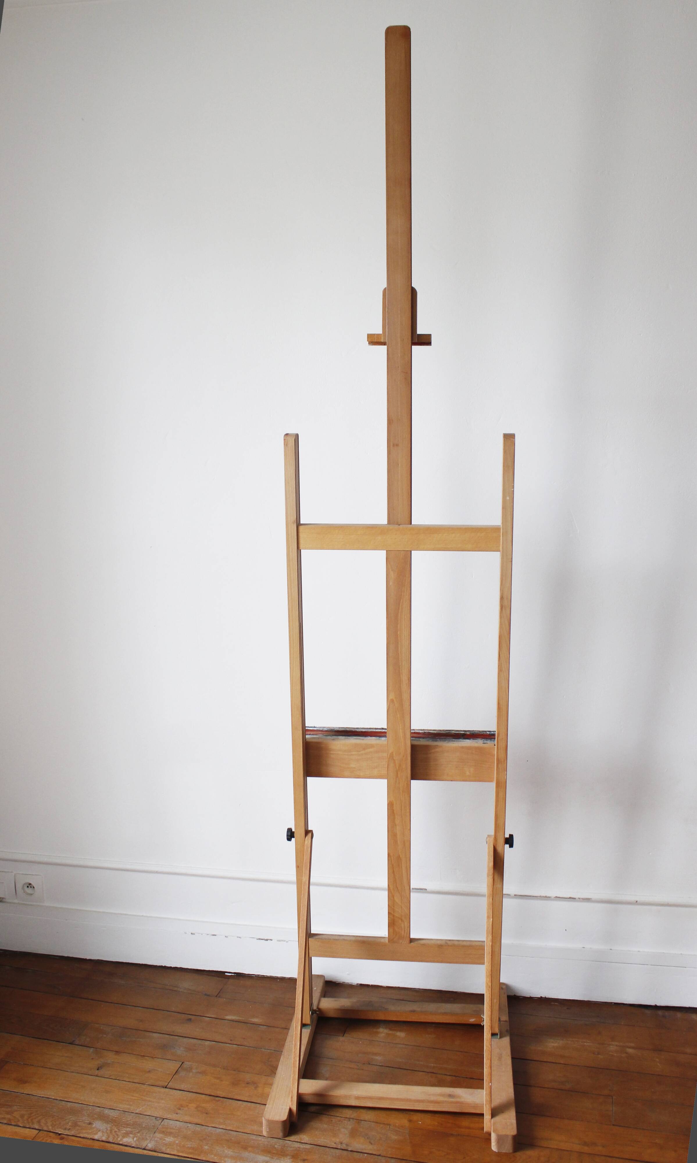 Easel and blank canvases x3