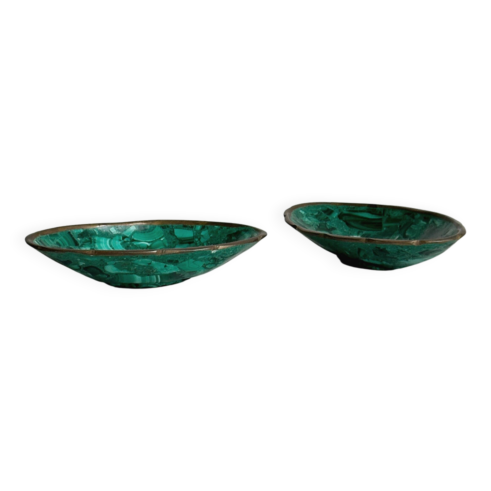 Mini bowls in malachite for jewellery or rings.