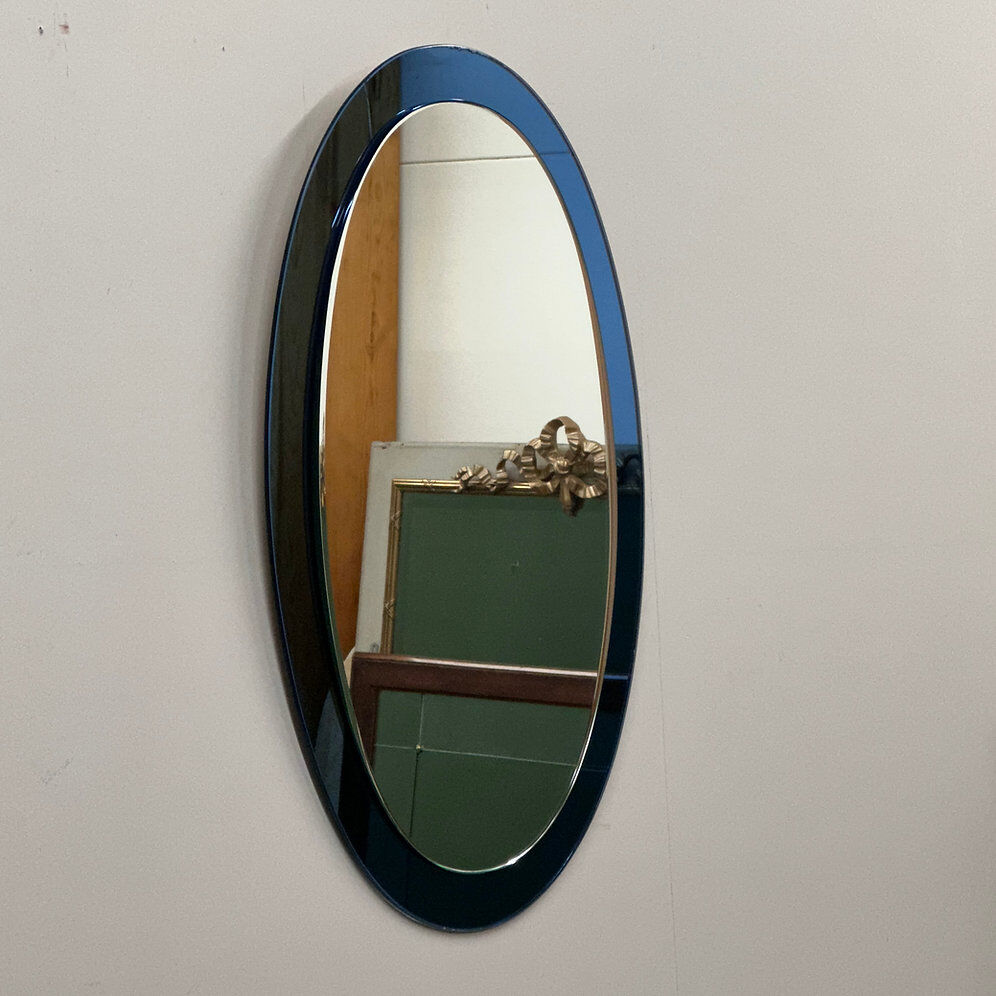 Rare paire de miroirs ovales bleus italiens, attribués à Cristal Arte, années 1970