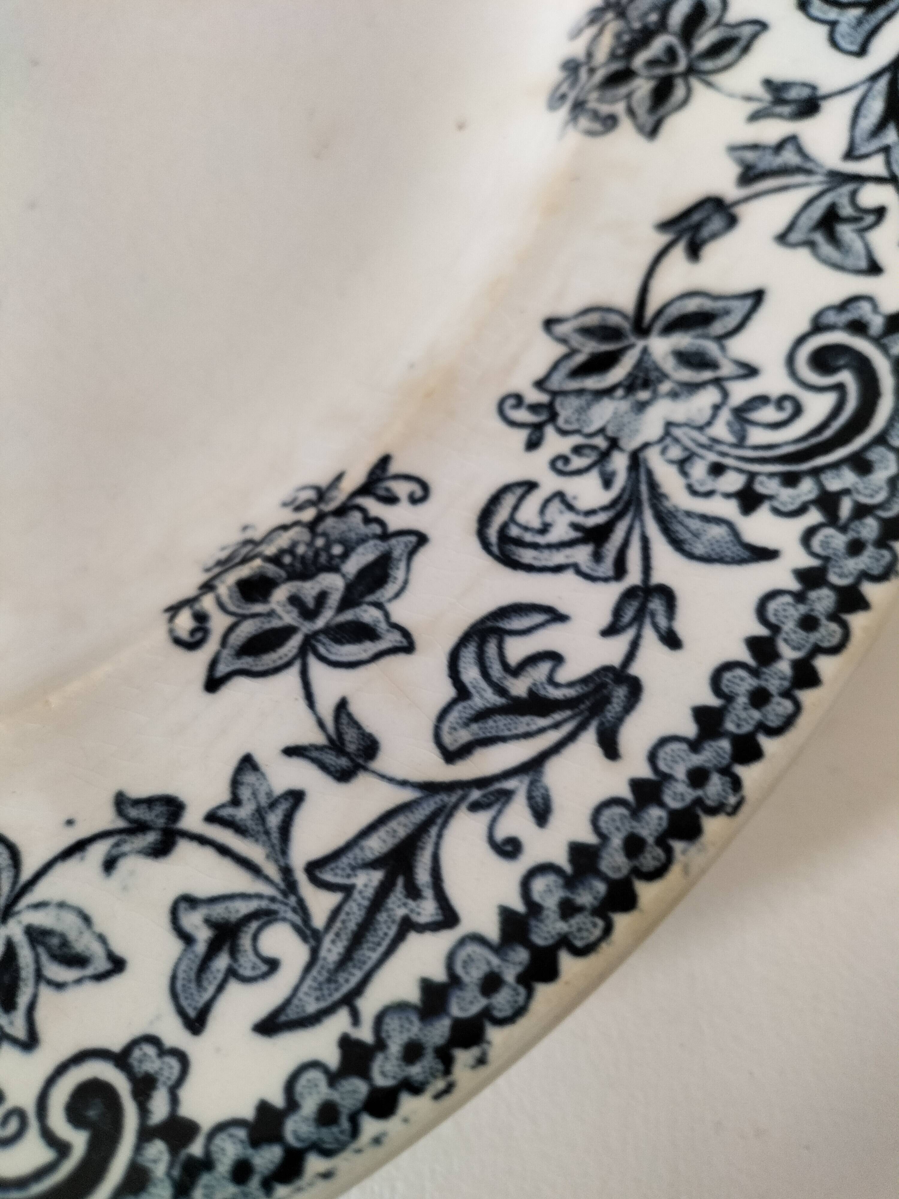 Saint Amand dish, Jane Docks Francs Comtois model