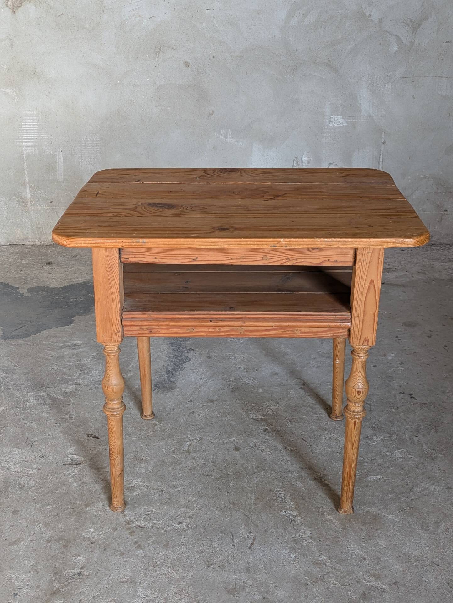 Table d'appoint pin