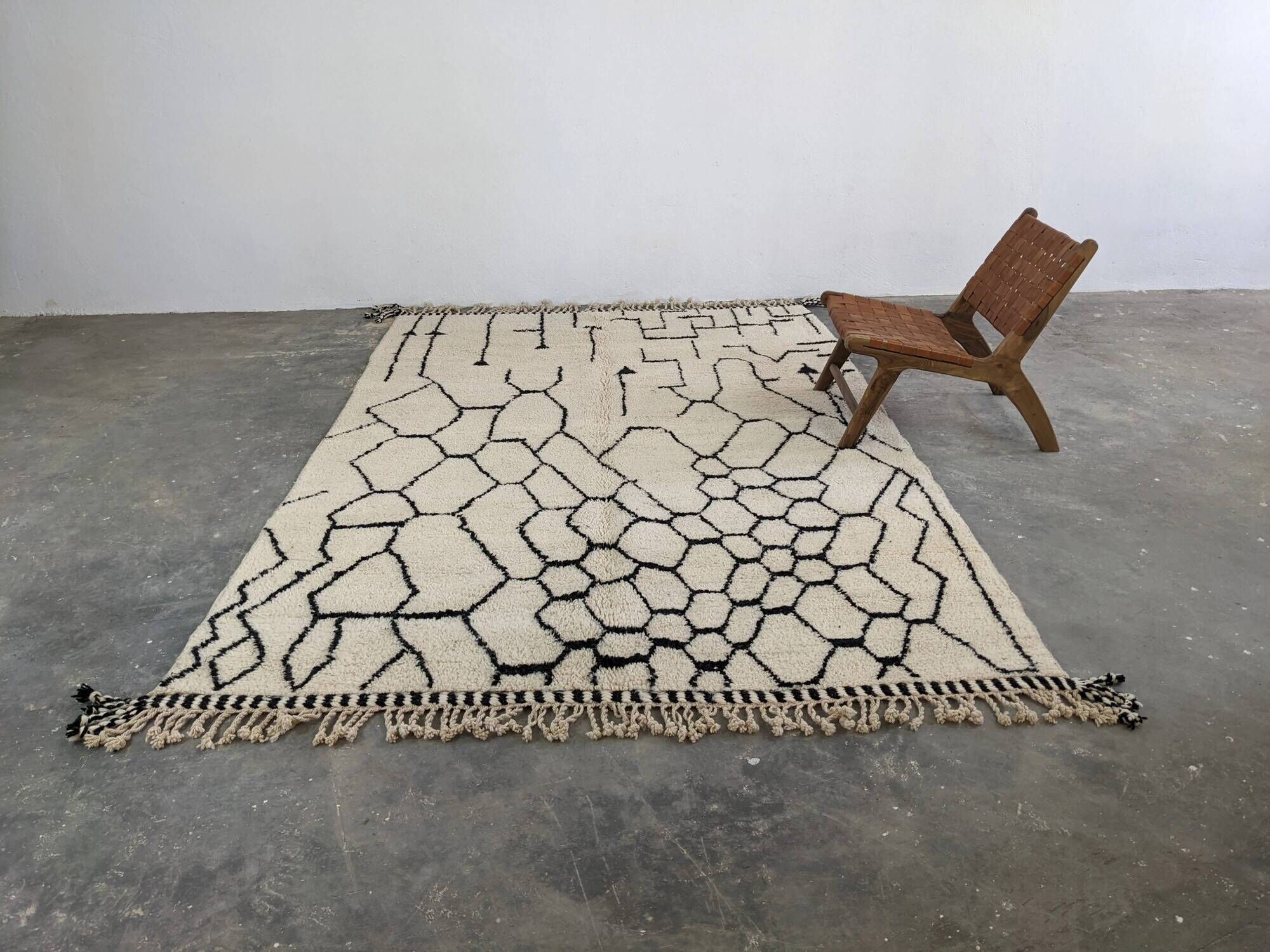 Large Beni Ouarain rug, 320 x 215 cm || 10.5 x 7.05 feet, G-378