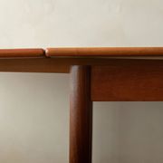 Table à manger extensible en teck moderne danois modèle 24 par Ansager Møbler années 1960.