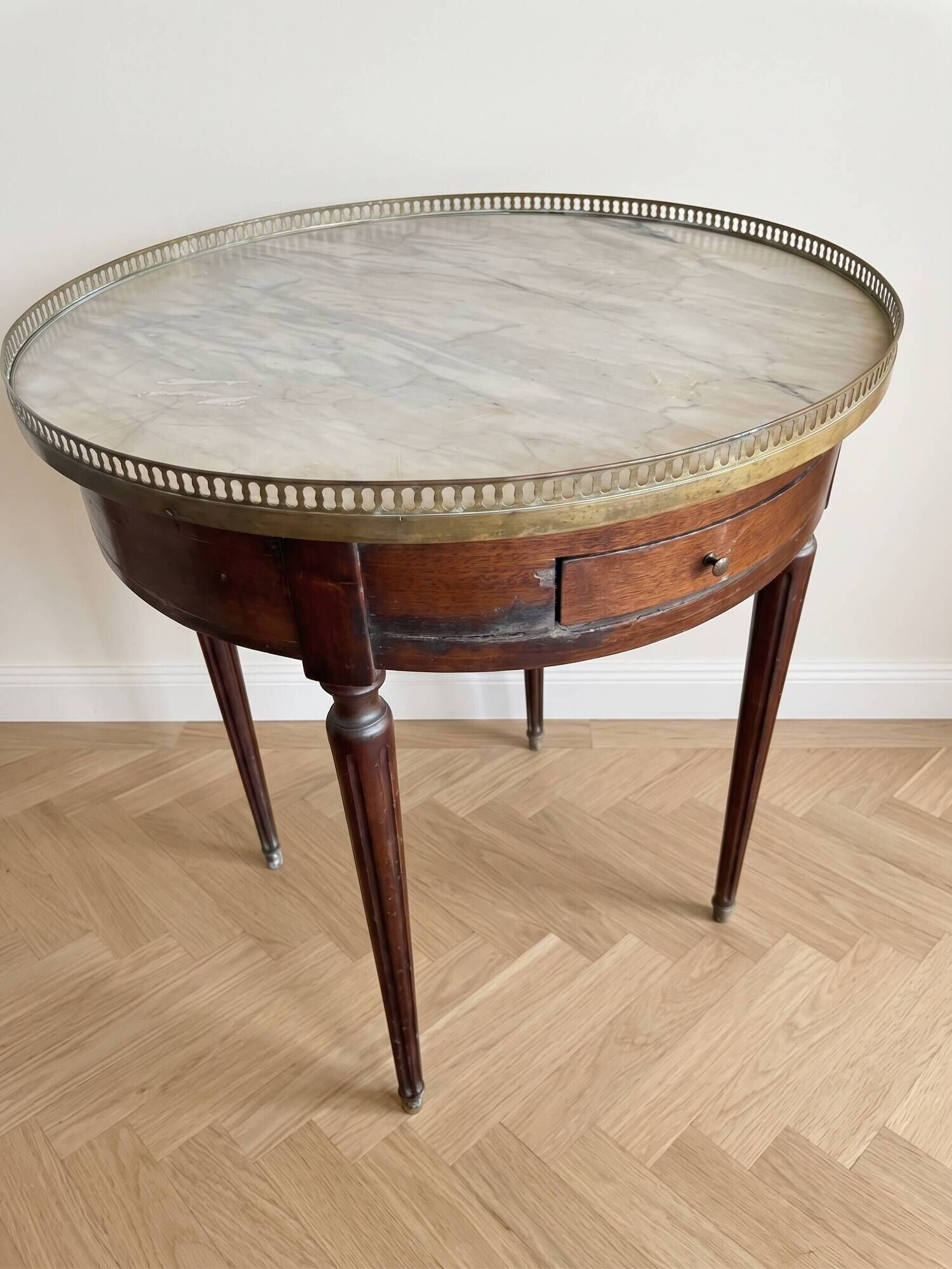 Empire round side table in wood and marble with brass gallery