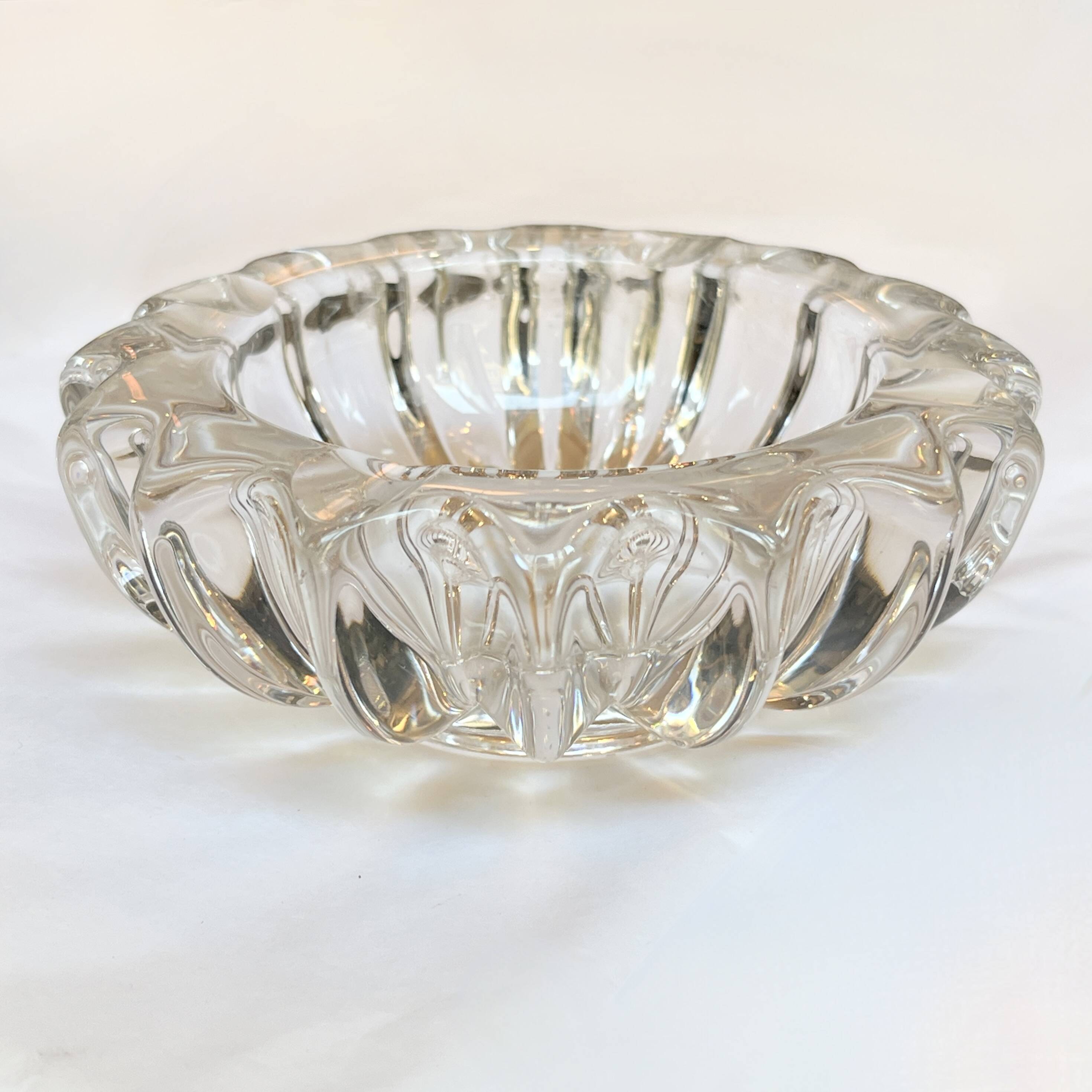 Art Deco molded glass ashtray by Pierre D'Avesn - Art Deco pocket emptier