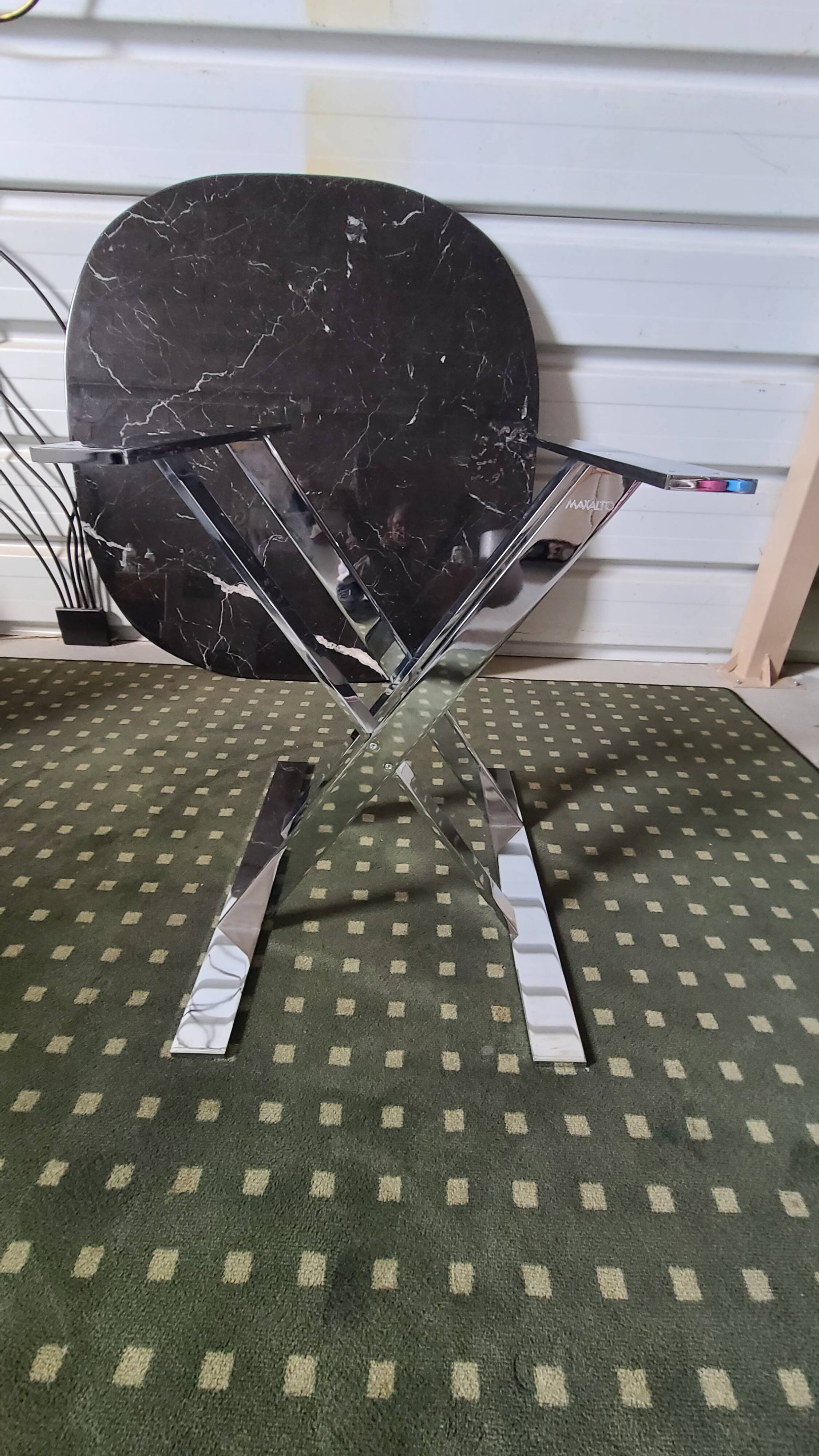 Table model Pathos collection Simplice edited by Maxalto of the B&B Italia group.