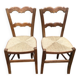 Vintage chairs in sea rush